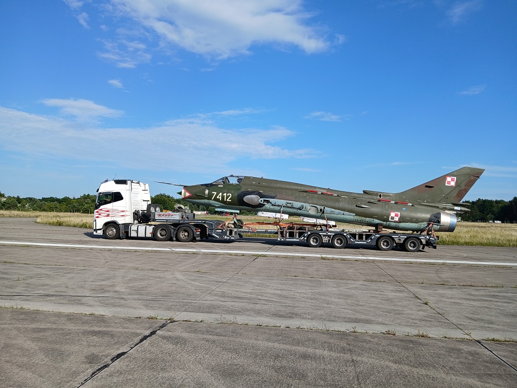 Piła. Samolot Su-22M4 nr boczny 7412 wrócił do domu