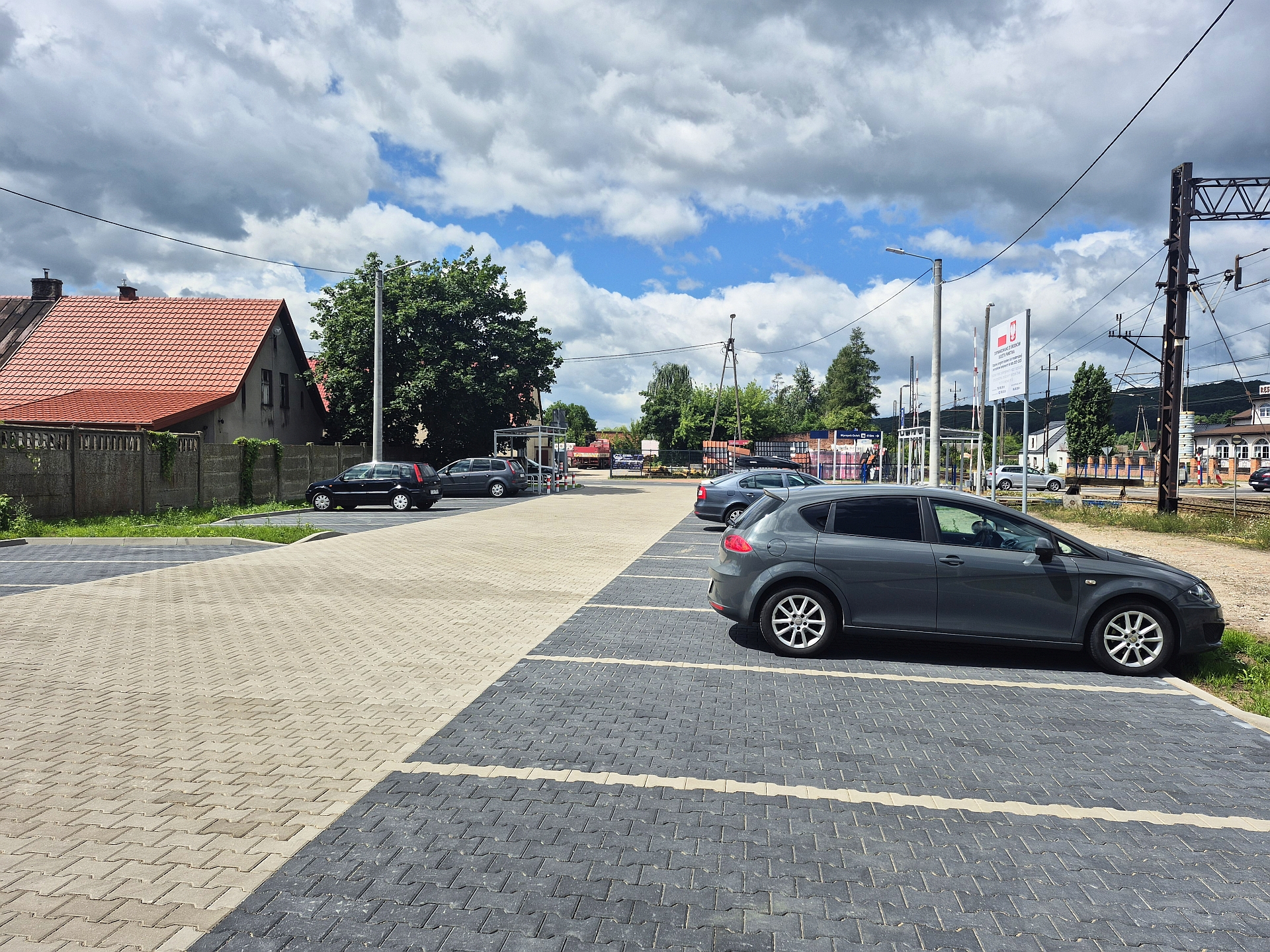 Łatwiejsze dojazdy do pracy i szkoły. Mieszkańcy Piły, Jastrowia i Osieka nad Notecią zyskali nowe parkingi przy stacjach kolejowych