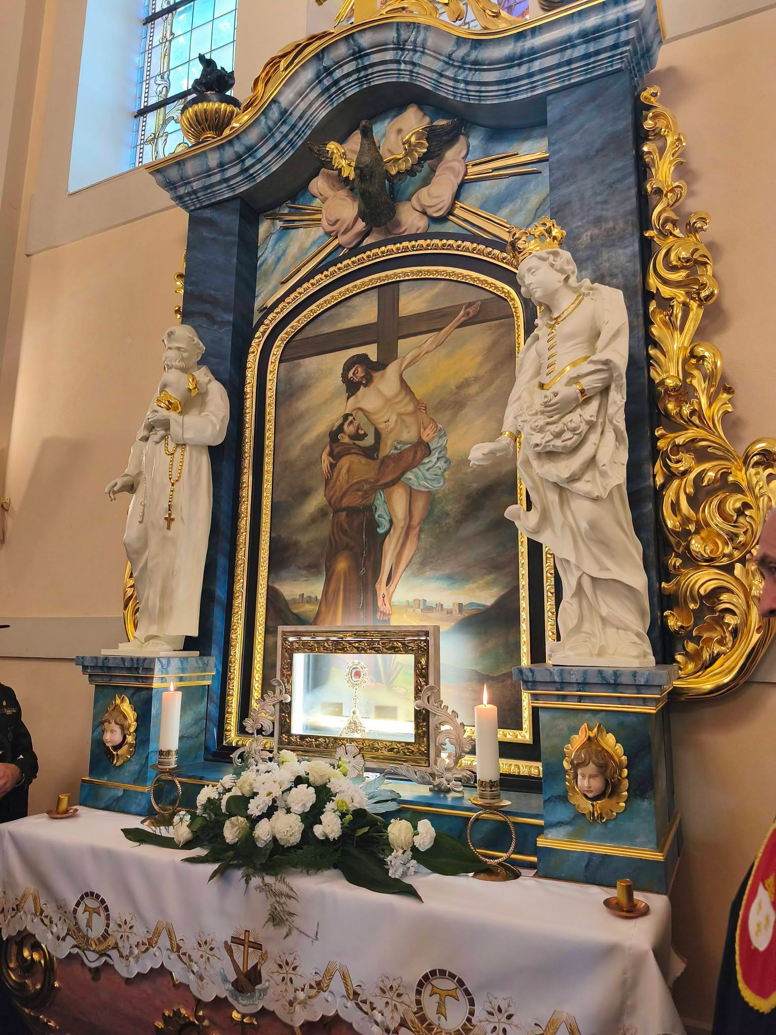 Ujście. Odnalezione relikwie św. Franciszka i św. Klary ponownie w ołtarzu. Można je oglądać